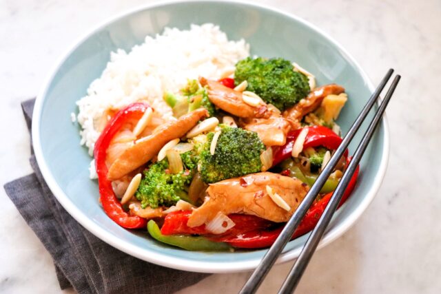 Chicken stir-fry in 4 easy steps Chicken stir-fry in 4 easy steps