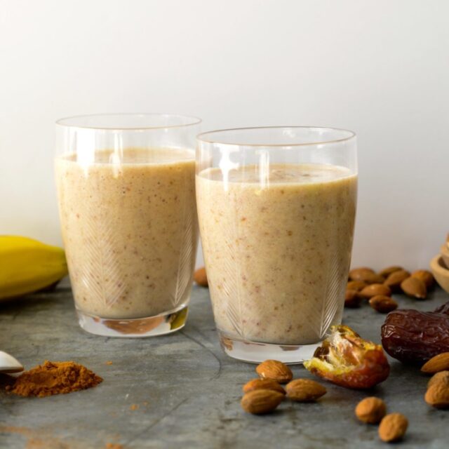 Date and Banana Smoothie Recipe
